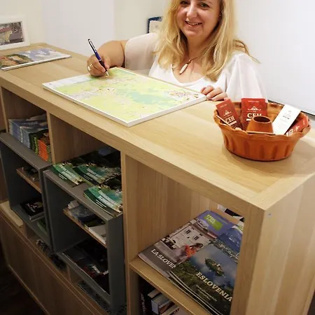 בית הארחה Ceh 1720 Castle View שקופיה-לוקה