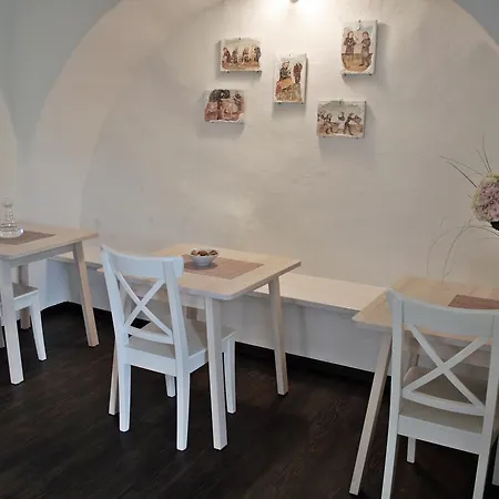 Ceh 1720 Castle View בית הארחה 3*