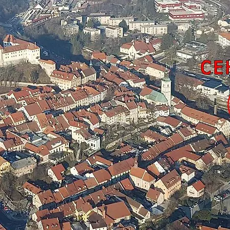 בית הארחה Ceh 1720 Castle View