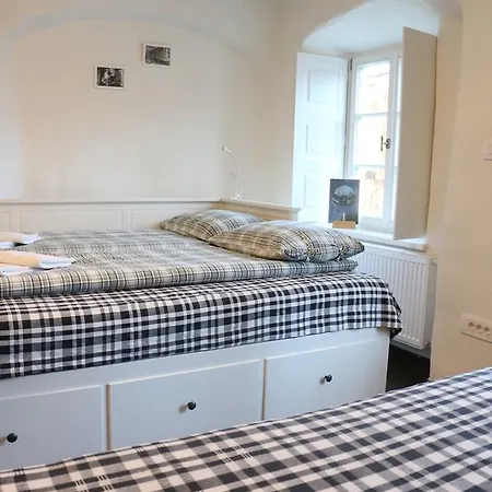 Ceh 1720 Castle View בית הארחה 3*
